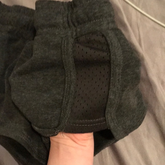 Grey shorts - Picture 3 of 4